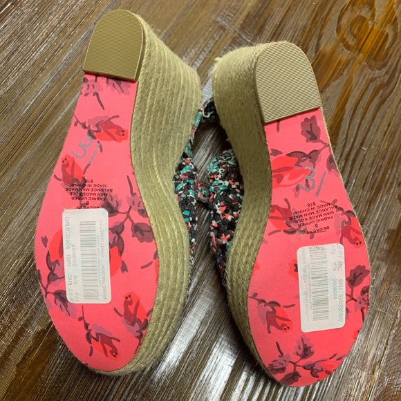 Betsey Johnson "Beckeyy" - 5.5" Wedges - Aztec Print - Women's Size 8 (NWT) - Picture 16 of 16